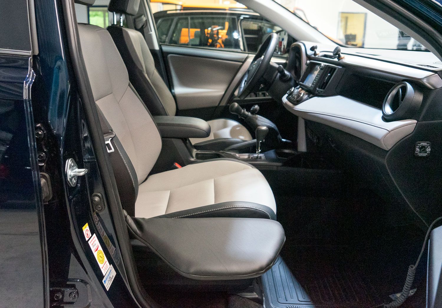 Elektrisches Rutschbrett, Transferhilfe, behindertengerechte Fahrzeugumbauten, Sodermanns