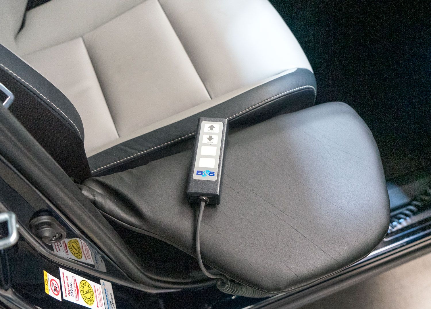 Elektrisches Rutschbrett, Transferhilfe, behindertengerechte Fahrzeugumbauten, Sodermanns