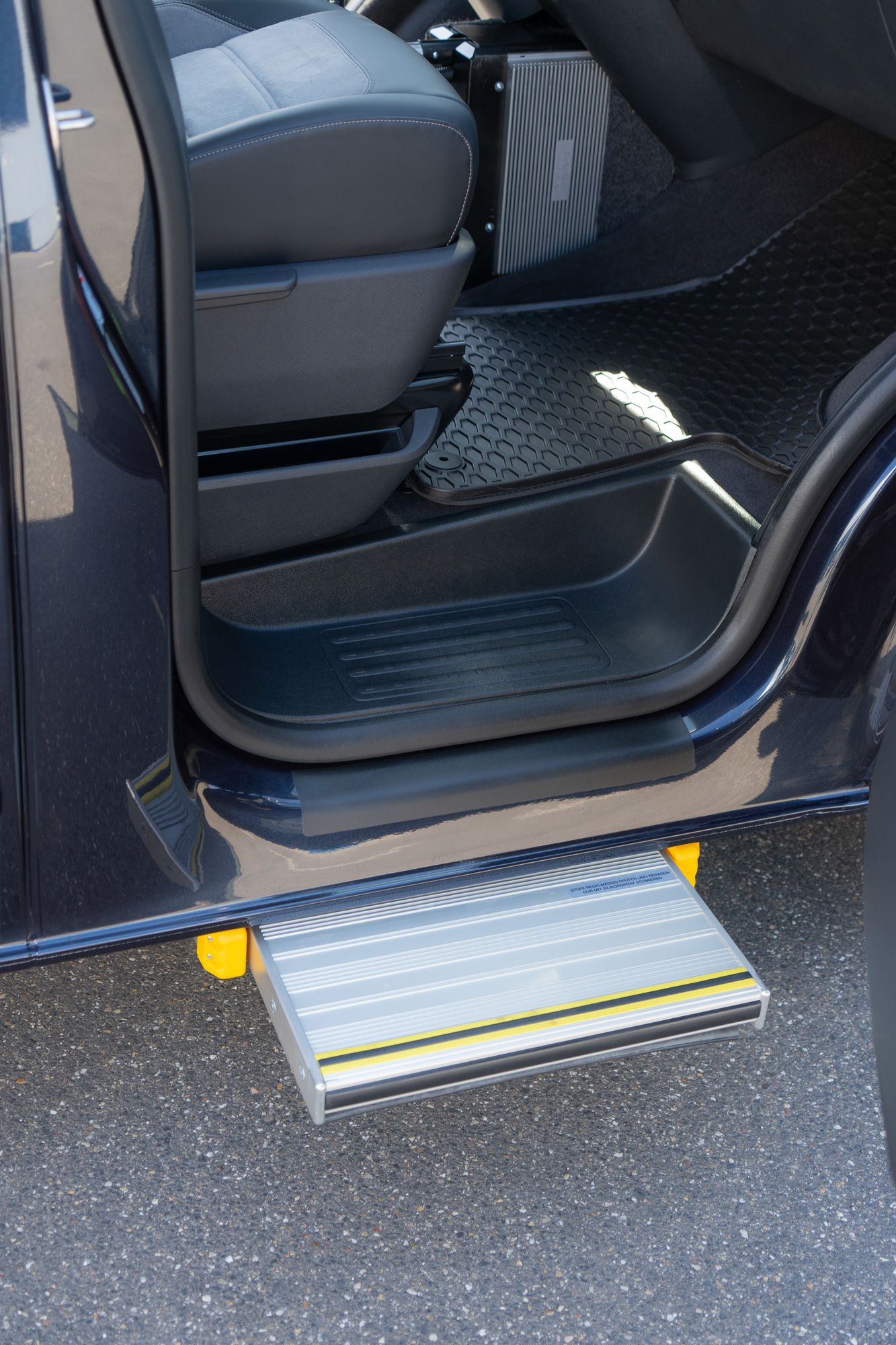 Trittstufe, Einstiegshilfe, behindertengerechter Fahrzeugumbau, Sodermanns