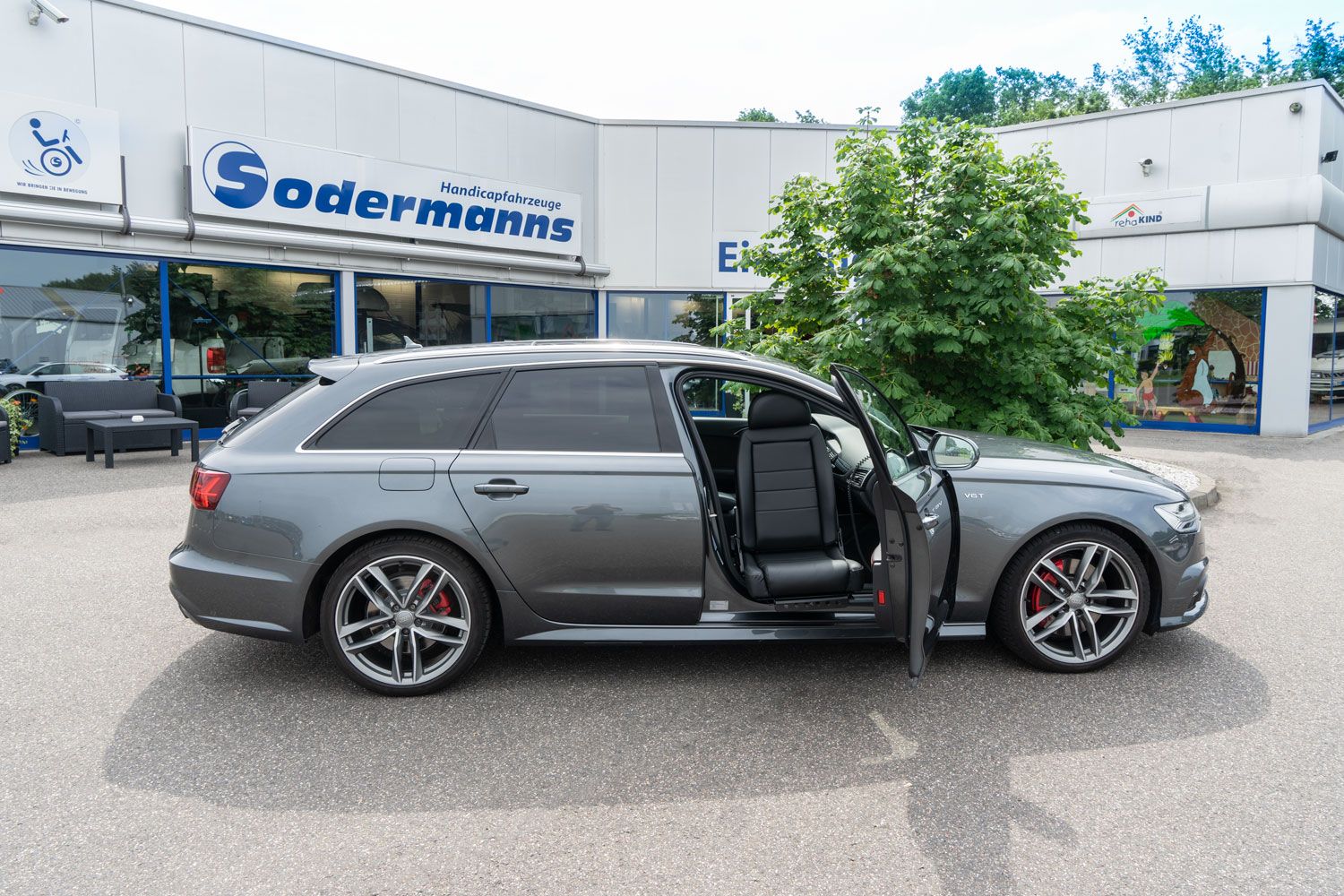 Einstiegshilfen, Hub- Schwenksitzkonsolen, Turny Low, behindertengerechter Fahrzeugumbau, Sodermanns