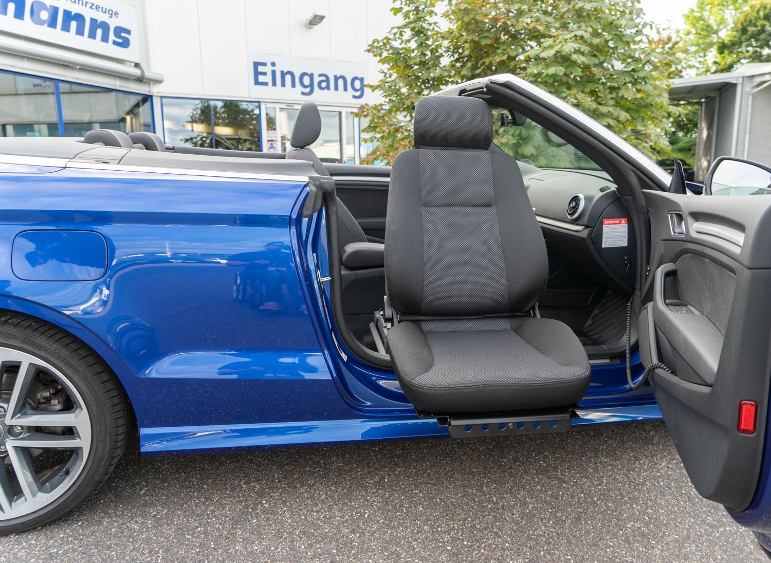 Einstiegshilfen, Hub- Schwenksitzkonsolen, Turny Low, behindertengerechter Fahrzeugumbau, Sodermanns