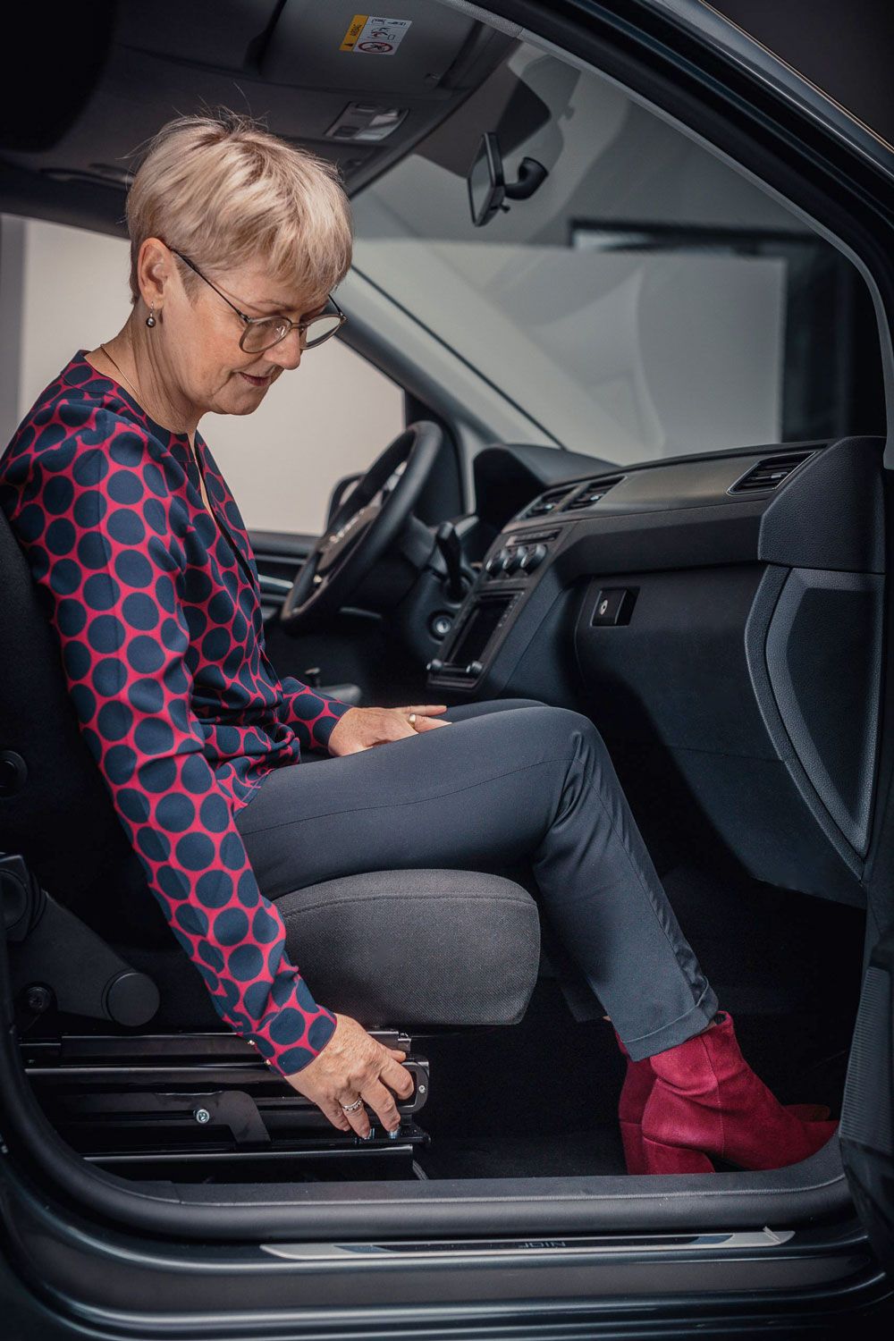 Einstiegshilfen, Hub- Schwenksitzkonsolen, Twister, behindertengerechter Fahrzeugumbau, Sodermanns