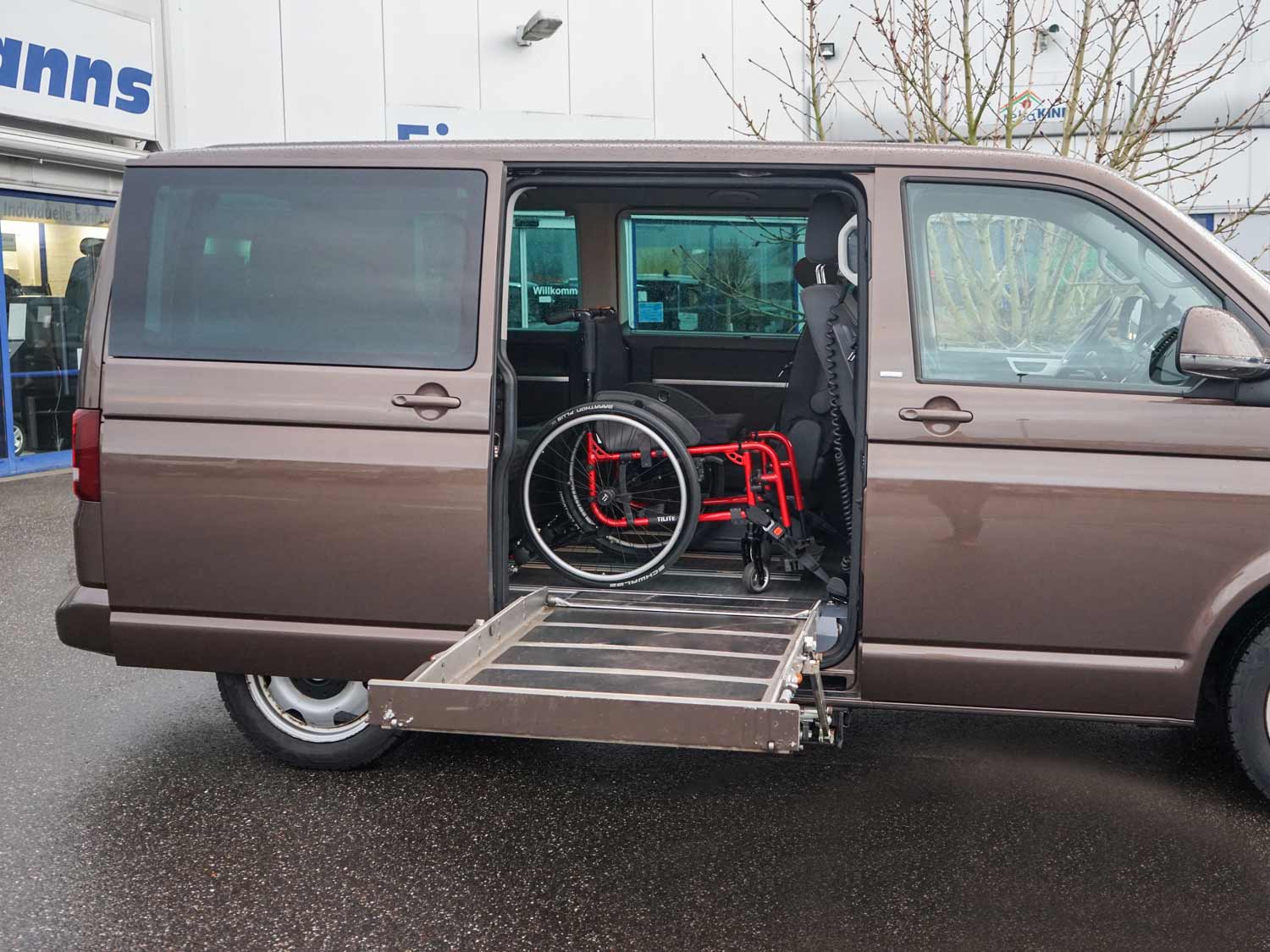 Behindertengerechter Volkswagen T5 Multivan, Mietwagen, Beifahrerumbau, Sodermanns