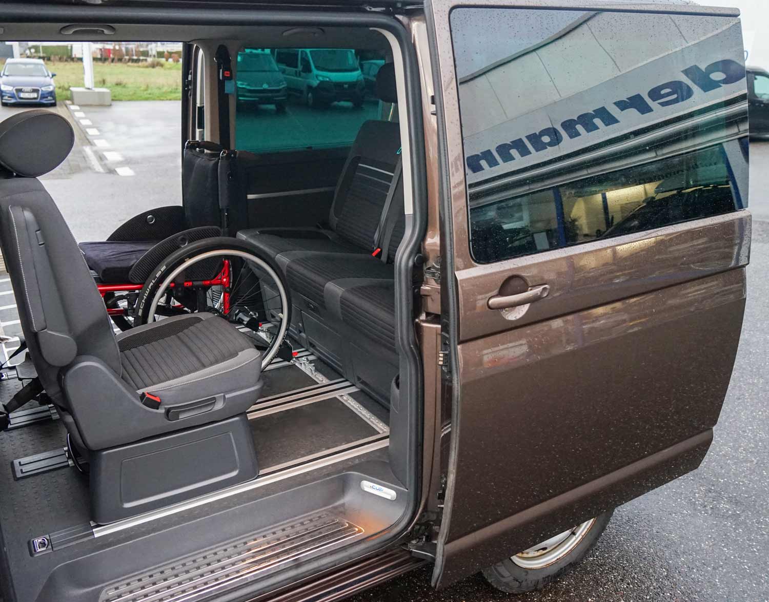 Behindertengerechter Volkswagen T5 Multivan, Mietwagen, Beifahrerumbau, Sodermanns