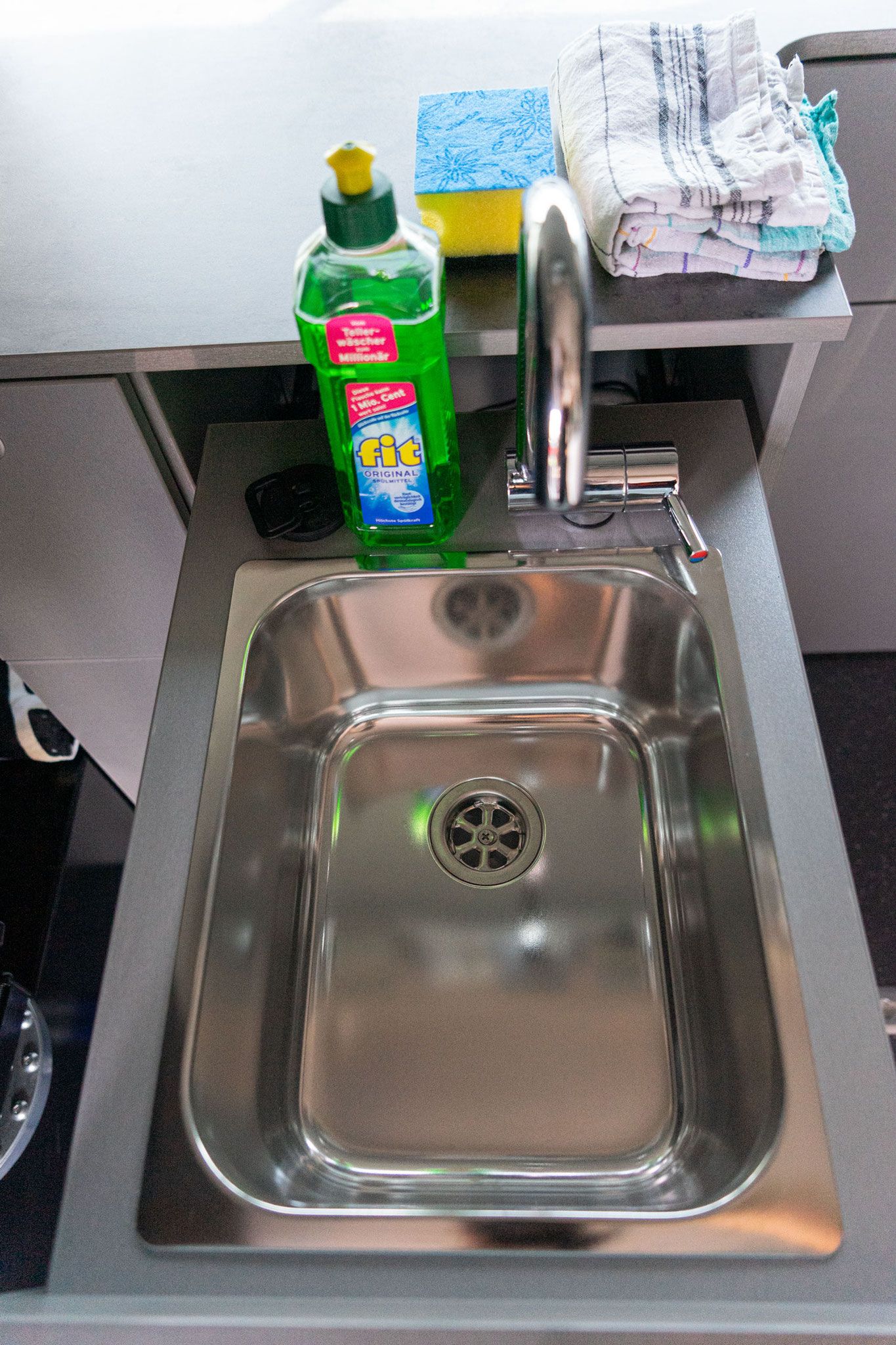 Behindertengerechtes Reisemobil, Wohnwagen, Camping mit Rollstuhl, Freemotion Camper, Sodermanns