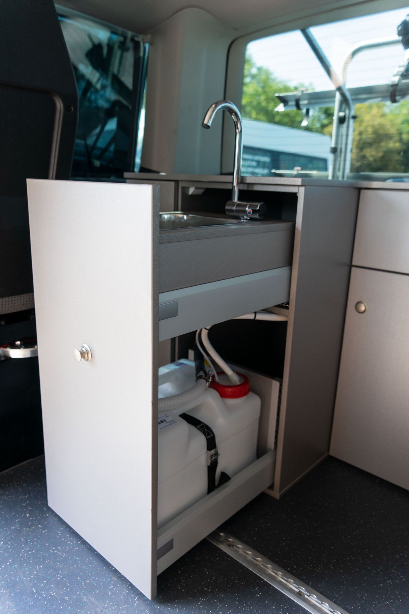 Freizeitblock, Camping Zubehör, Rollstuhlgerecht, Waschbecken, Kochfeld, WC, Stauraum, Sodermanns