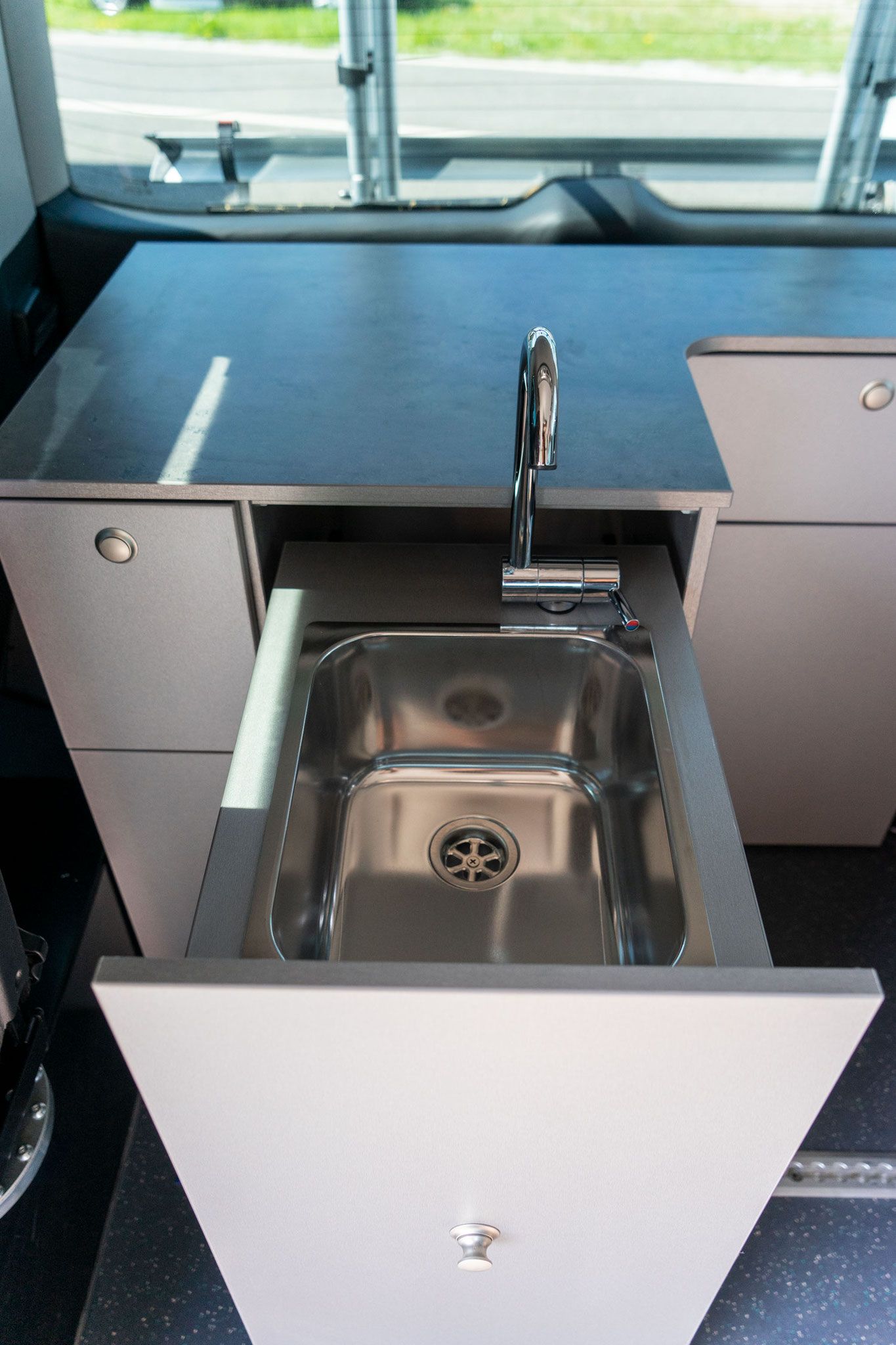 Freizeitblock, Camping Zubehör, Rollstuhlgerecht, Waschbecken, Kochfeld, WC, Stauraum, Sodermanns