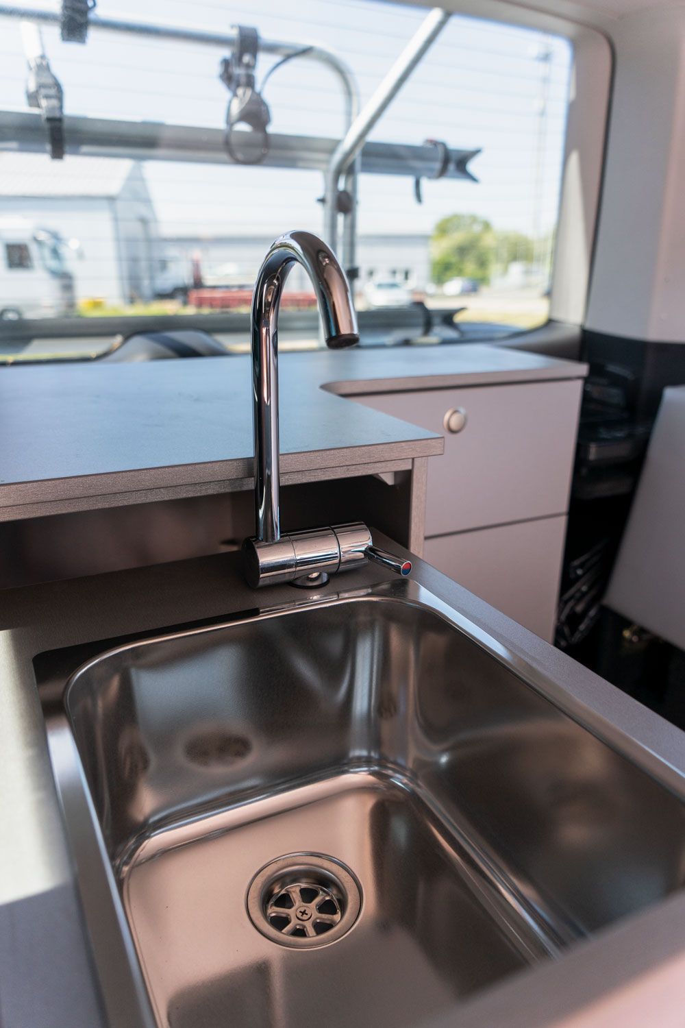 Freizeitblock, Camping Zubehör, Rollstuhlgerecht, Waschbecken, Kochfeld, WC, Stauraum, Sodermanns