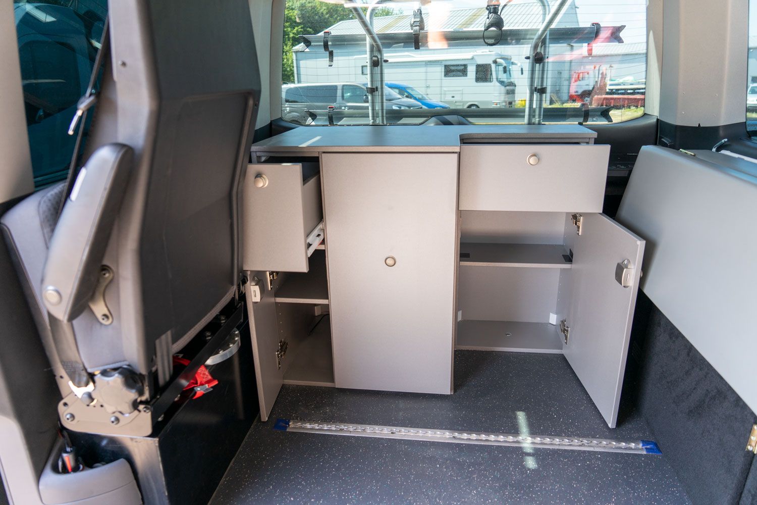 Freizeitblock, Camping Zubehör, Rollstuhlgerecht, Waschbecken, Kochfeld, WC, Stauraum, Sodermanns