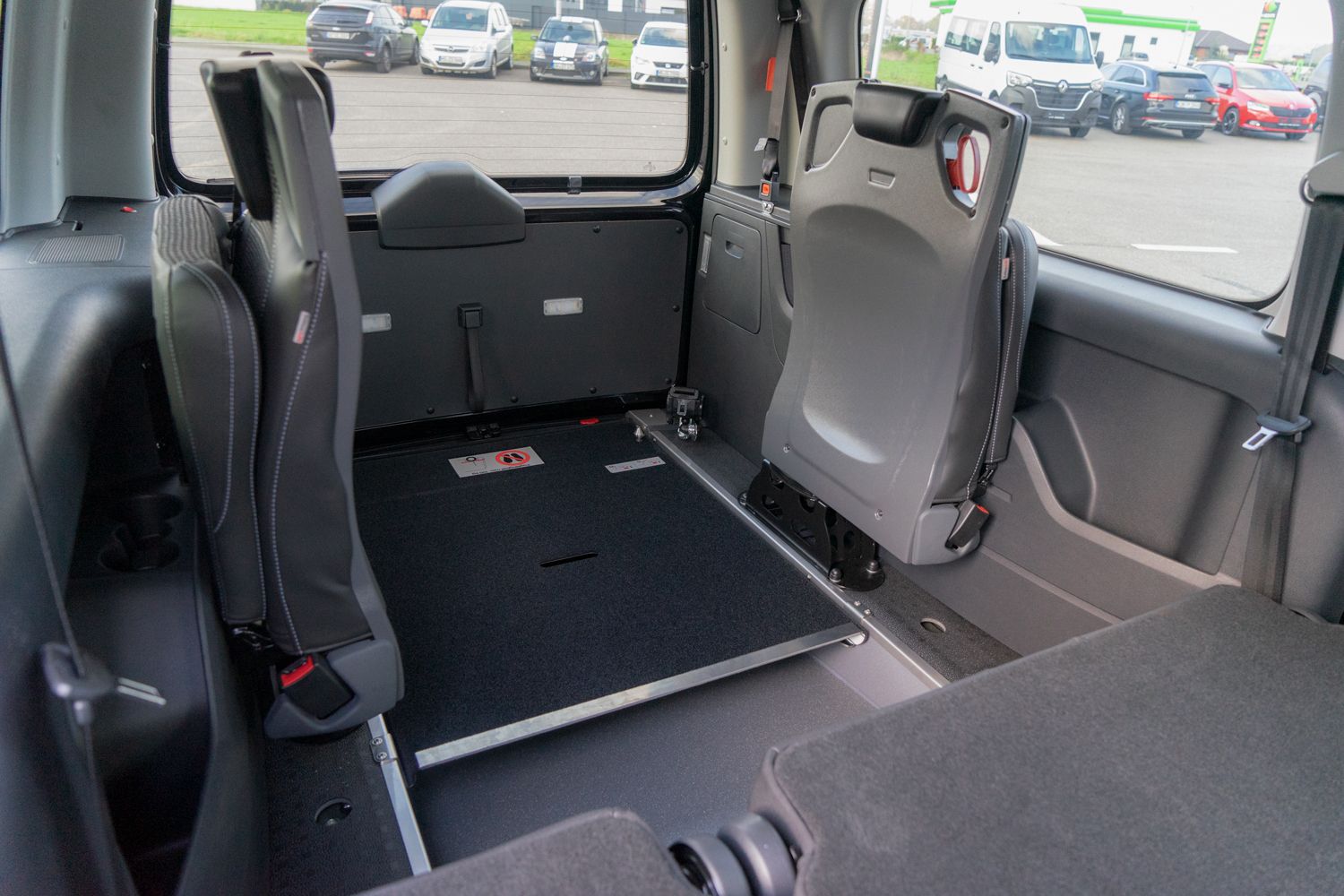 Klappbare Sitze, Heckeinstieg, Klappbare Rampe, Sodermanns