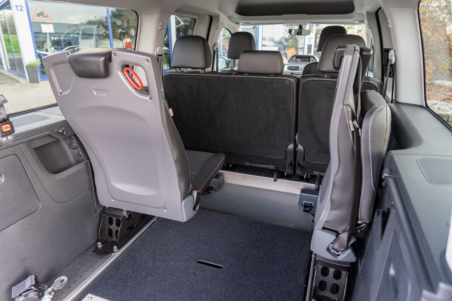 Klappbare Sitze, Heckeinstieg, Klappbare Rampe, Sodermanns