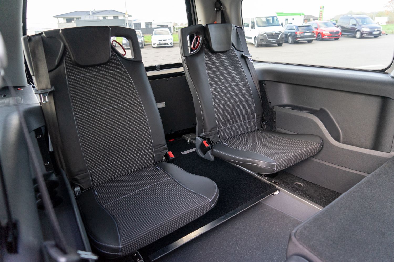 Klappbare Sitze, Heckeinstieg, Klappbare Rampe, Sodermanns