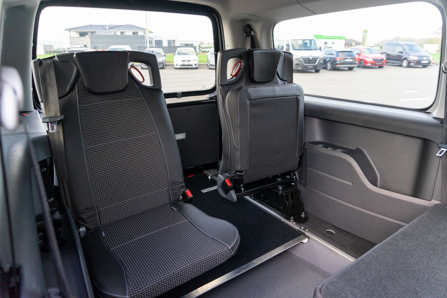 Klappbare Sitze, Heckeinstieg, Klappbare Rampe, Sodermanns