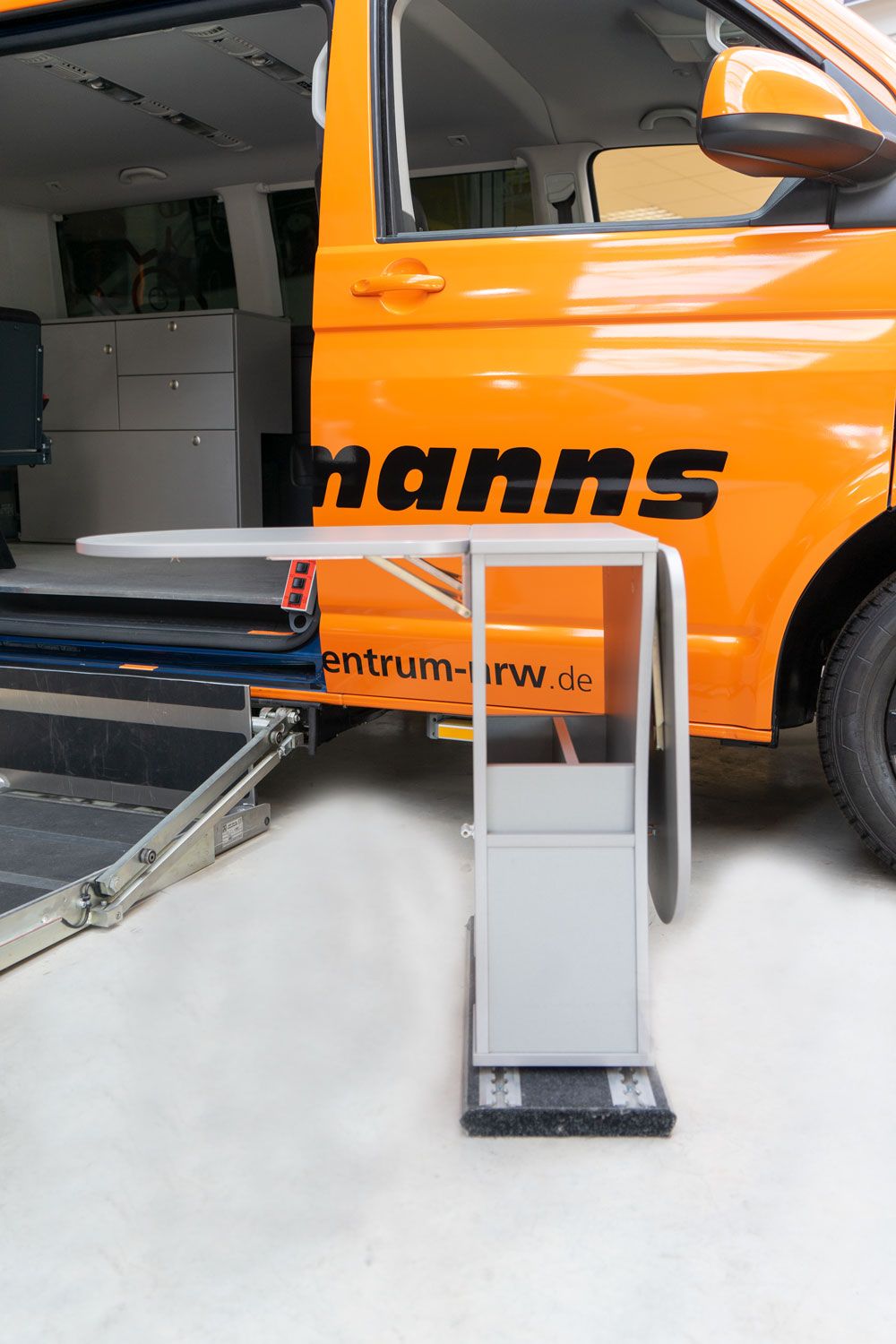 Butterfly Tisch, klappbar, Camping mit Handicap, Smartfloorboden, Ablagefach, Sodermanns