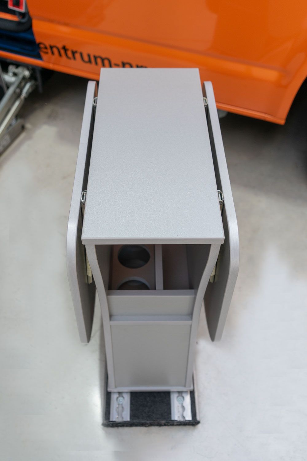 Butterfly Tisch, klappbar, Camping mit Handicap, Smartfloorboden, Ablagefach, Sodermanns