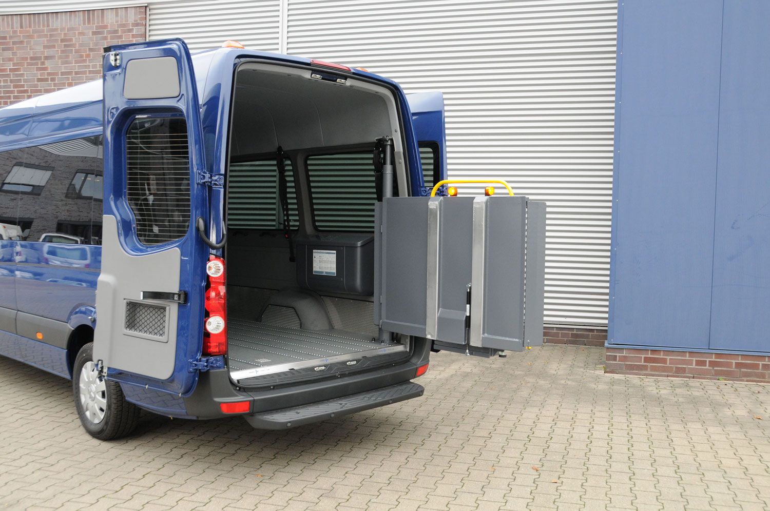 Schwenklift, Einstiegshilfe, behindertengerechter Fahrzeugumbau, Sodermanns