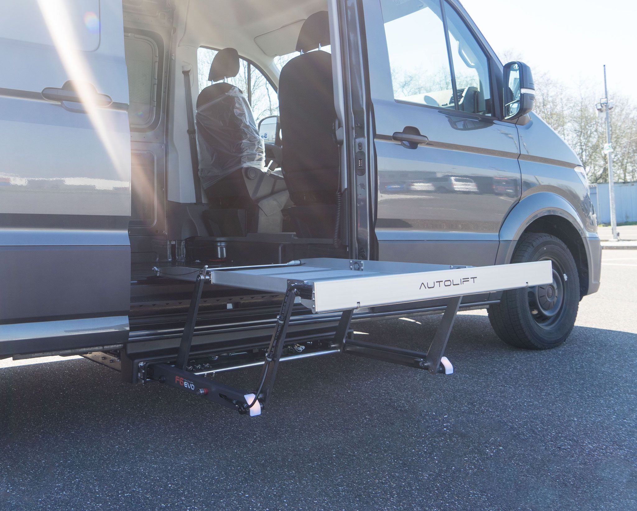 Unterflur Kassettenlift, Einstiegshilfe, behindertengerechter Fahrzeugumbau, Sodermanns