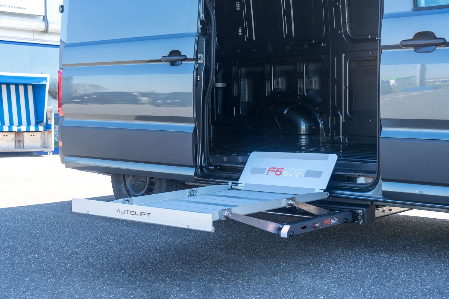 Unterflur Kassettenlift, Einstiegshilfe, behindertengerechter Fahrzeugumbau, Sodermanns