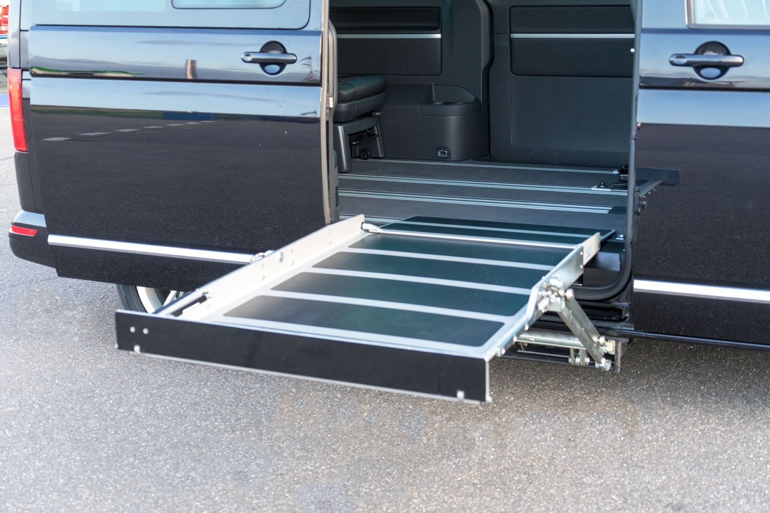 Unterflur Kassettenlift, Einstiegshilfe, behindertengerechter Fahrzeugumbau, Sodermanns