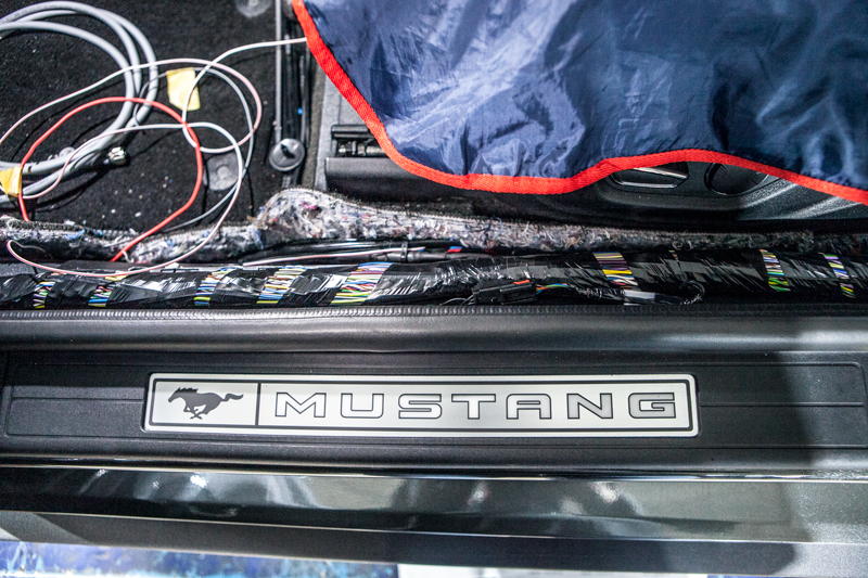 Behindertengerechter Ford Mustang 5.0 V8 GT Selbstfahrerumbau, Einbau Elektronik