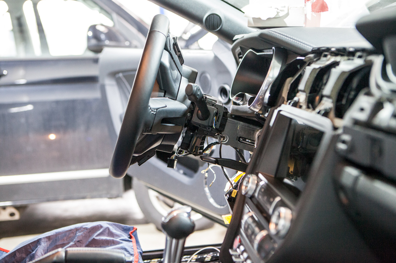 Behindertengerechter Ford Mustang 5.0 V8 GT Selbstfahrerumbau, Einbau Elektronik