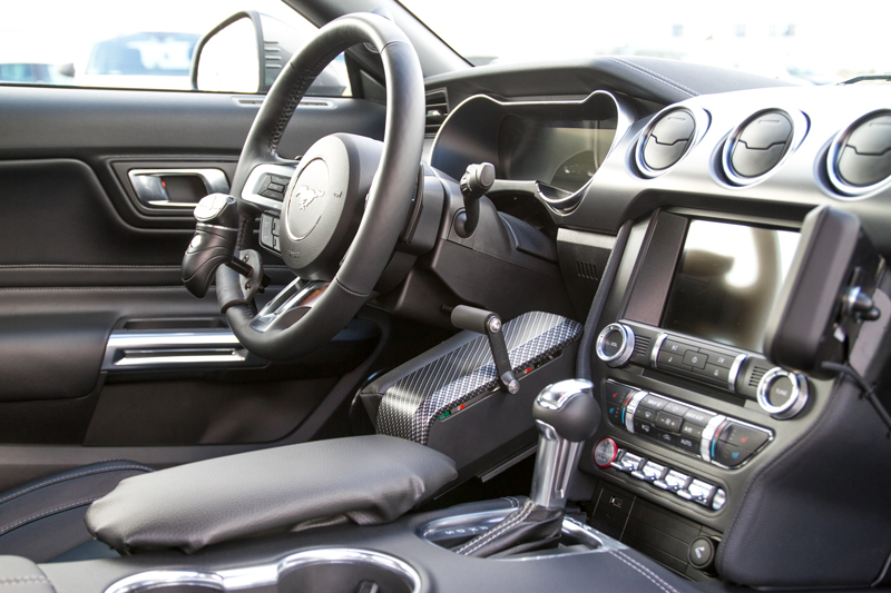 Behindertengerechter Ford Mustang 5.0 V8 GT Selbstfahrerumbau, Einbau Elektronik