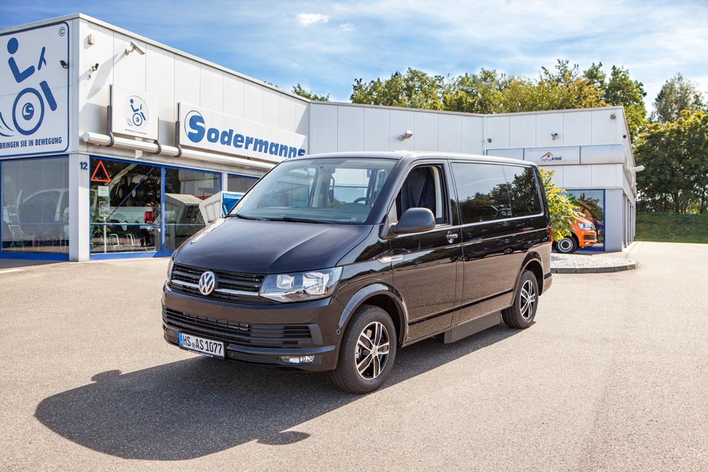 Behindertengerechter Volkswagen T6 Multivan, Selbstfahrerumbau, Kassetttenlift, Bodenbegradigung, Handgerät Gas Bremse, Waschbecken, Kochfeld, WC, Sodermanns