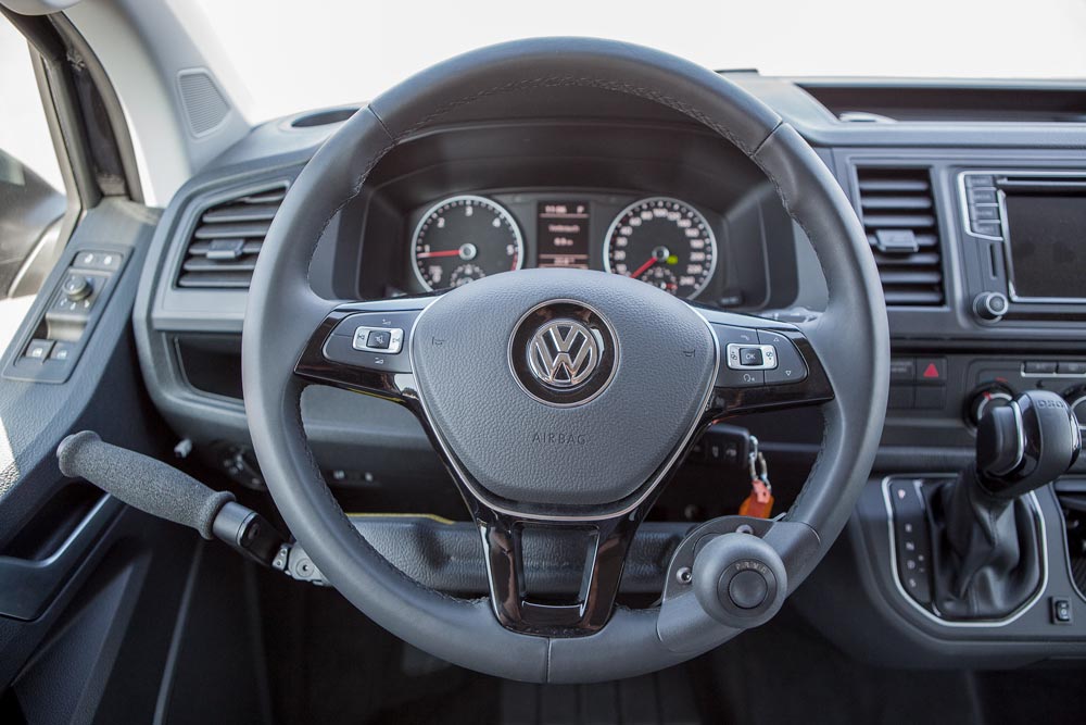 Behindertengerechter Volkswagen T6 Multivan, Selbstfahrerumbau, Kassetttenlift, Bodenbegradigung, Handgerät Gas Bremse, Waschbecken, Kochfeld, WC, Sodermanns