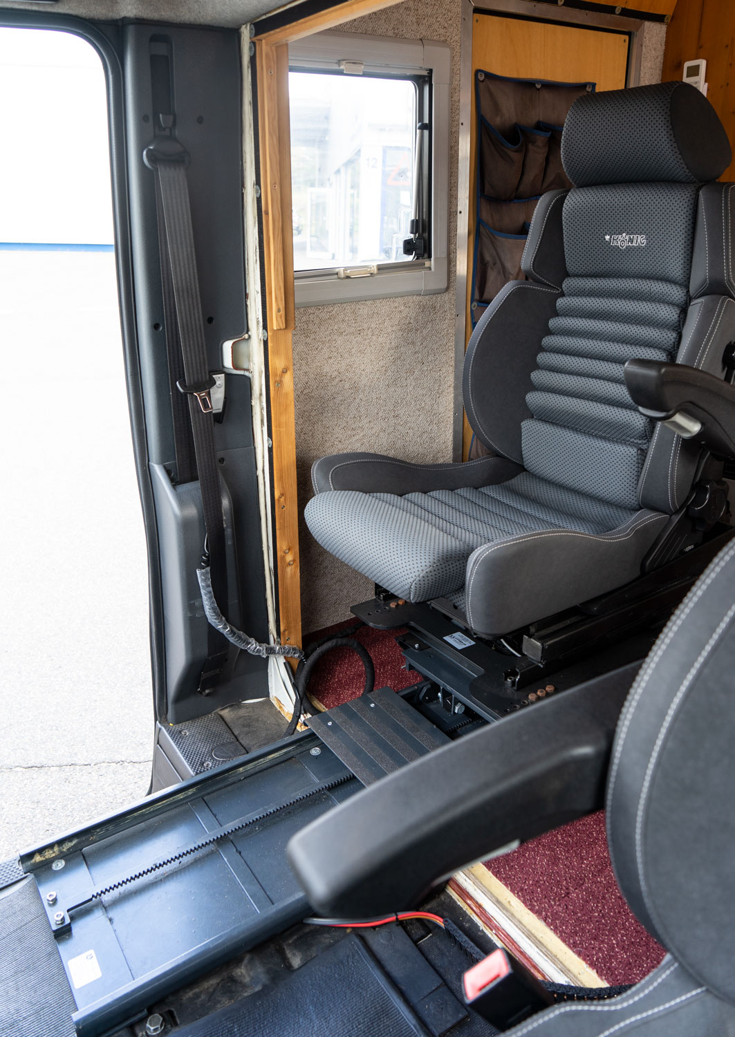 Behindertengerechtes Fiat Wohnmobil, Beifahrerumbau, Hub Schwenksitz, Sodermanns