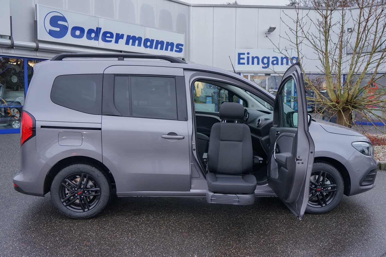 Behindertengerechter Mercedes Benz T180, Turny Evo, Hub- Schwenksitz