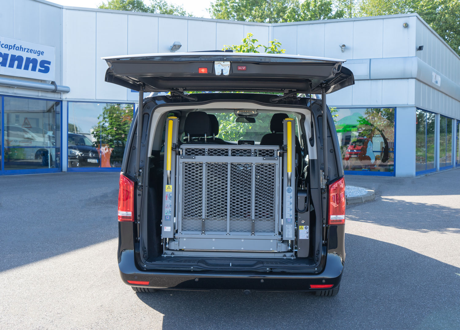 Behindertengerechte Mercedes Benz V Klasse 220 CDI, Beifahrerumbau, Sodermanns