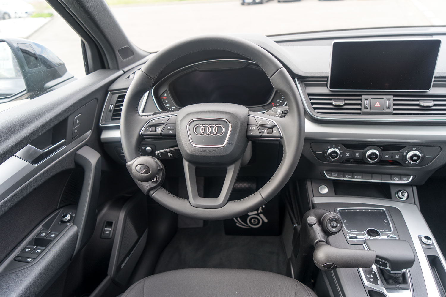 Behindertengerechter Audi Q5, Selbstfahrerumbau, Handgerät, Lenkraddrehknauf, Pedalsperre, Sodermanns