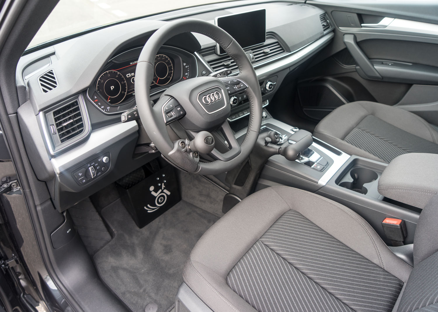 Behindertengerechter Audi Q5, Selbstfahrerumbau, Handgerät, Lenkraddrehknauf, Pedalsperre, Sodermanns