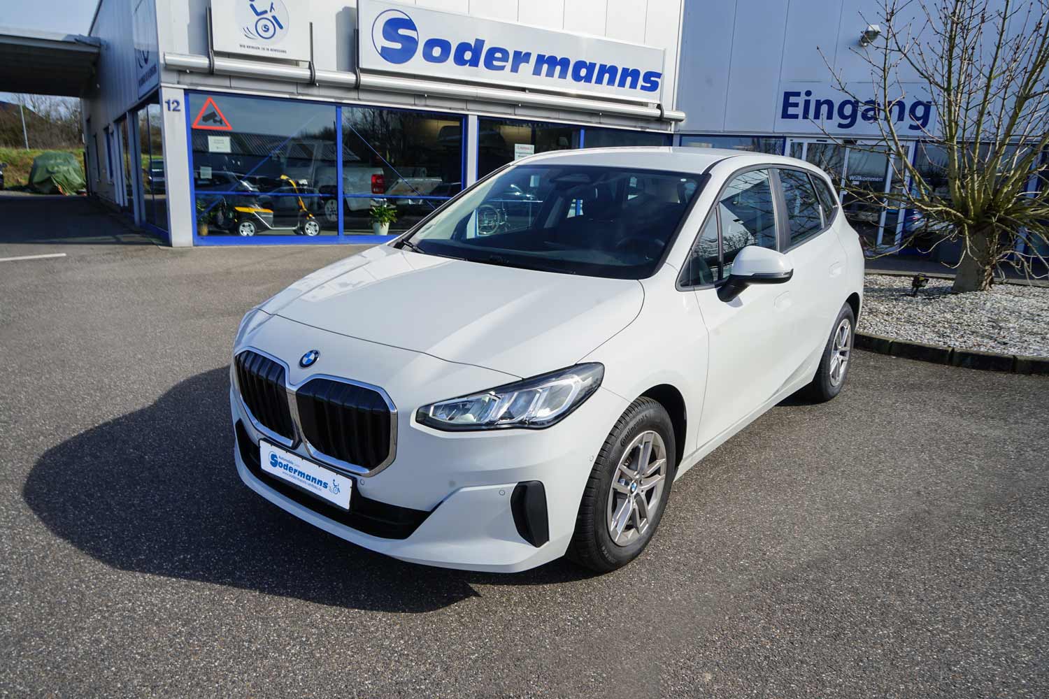 Behindertengerechter BMW 218i Activetourer, Selbstfahrerumbau, Handicap, MFD, Handgerät, Rutschbrett, Rollstuhlverladesystem, Sodermanns