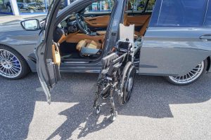 Behindertengerechter BMW Alpina B5 Touring, Selbstfahrerumbau, Gasring, Bremshebel, Rollstuhlverladesystem, Rutschbrett, Pedalsperre, Sodermanns