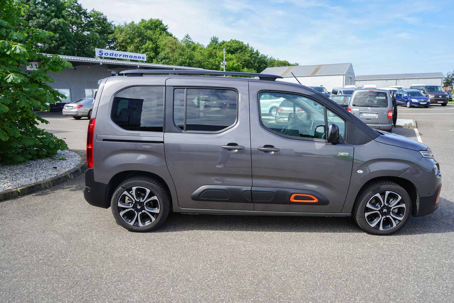 Behindertengerechter Citroen E-Berlingo, LP Range, elektronisches Linksgas, Multifunktionslenkraddrehknauf, elektronische Sonnenblende, Sodermanns
