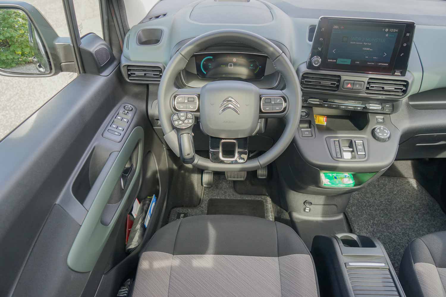 Behindertengerechter Citroen E-Berlingo, LP Range, elektronisches Linksgas, Multifunktionslenkraddrehknauf, elektronische Sonnenblende, Sodermanns