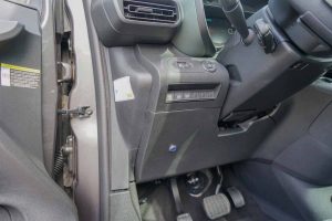 Behindertengerechter Citroen E-Berlingo, LP Range, elektronisches Linksgas, Multifunktionslenkraddrehknauf, elektronische Sonnenblende, Sodermanns