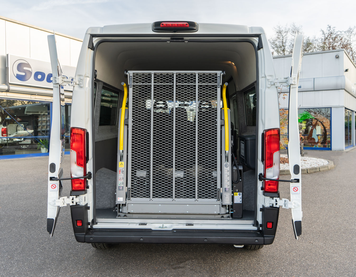 Behindertengerechter Citroen Jumper, Beifahrerumbau, Hecklift, Smart Floor Boden, Smartseats, Innenraumverkleidung, Klimaanlage, Trittstufe, Sodermanns