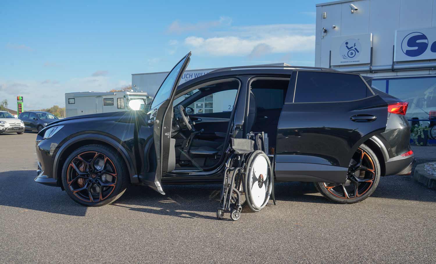 Behindertengerechter Cupra Fermentor, Selbstfahrerumbau, Handgerät Gas & Bremse, LDK, Rollstuhlverladesystem, Pedalsperre, Sodermanns