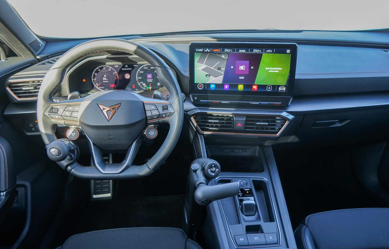 Behindertengerechter Cupra Fermentor, Selbstfahrerumbau, Handgerät Gas & Bremse, LDK, Rollstuhlverladesystem, Pedalsperre, Sodermanns