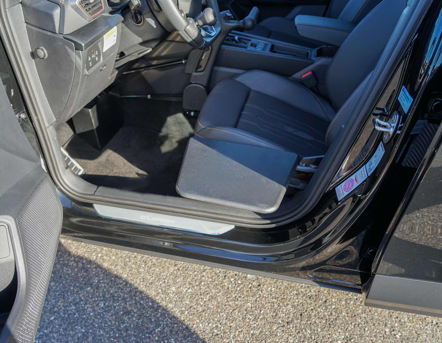 Behindertengerechter Cupra Fermentor, Selbstfahrerumbau, Handgerät Gas & Bremse, LDK, Rollstuhlverladesystem, Pedalsperre, Sodermanns