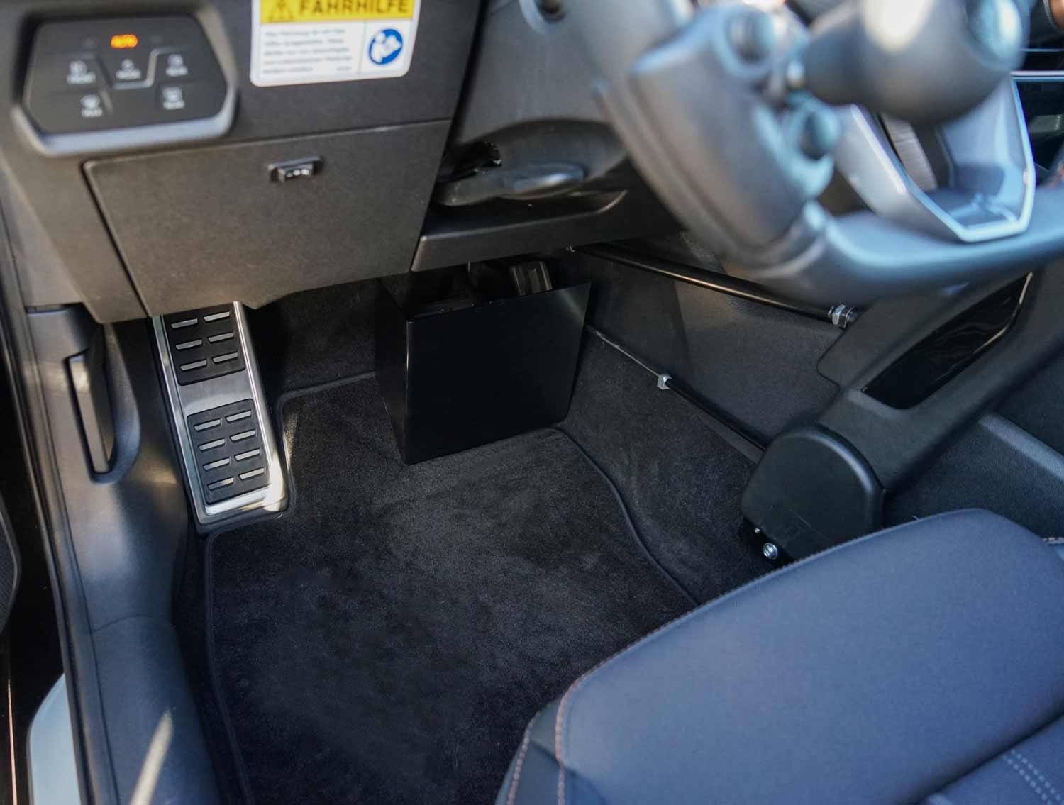 Behindertengerechter Cupra Fermentor, Selbstfahrerumbau, Handgerät Gas & Bremse, LDK, Rollstuhlverladesystem, Pedalsperre, Sodermanns