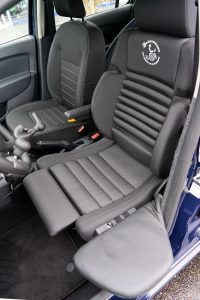 Behindertengerechter Dacia Sandero, Selbstfahrerumbau, LDK, Handgerät Gas Bremse, Rutschbrett, Rollstuhlverladesystem, Sodermanns