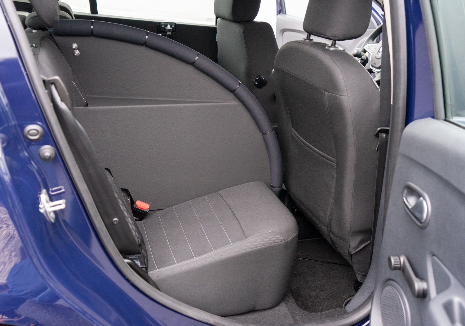 Behindertengerechter Dacia Sandero, Selbstfahrerumbau, LDK, Handgerät Gas Bremse, Rutschbrett, Rollstuhlverladesystem, Sodermanns