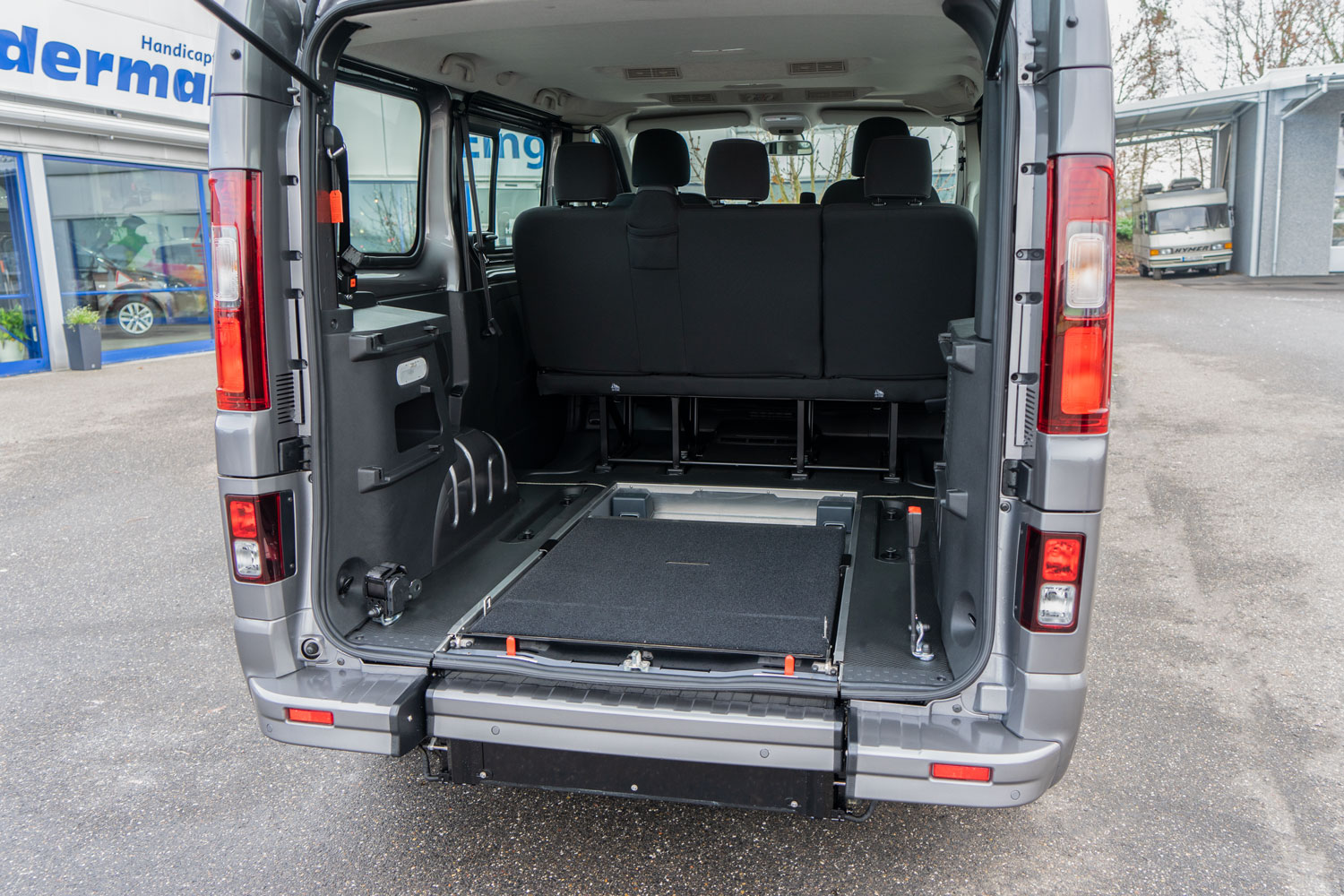 Behindertengerechter Fiat Talento, Beifahrerumbau, Heckeinstieg, Sodermanns