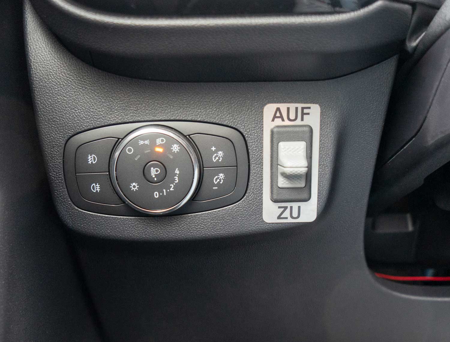 Behindertengerechter Ford Puma, Selbstfahrerumbau, mechanisches Linksgas, elektrischer Handbremse, MFD, Sodermanns