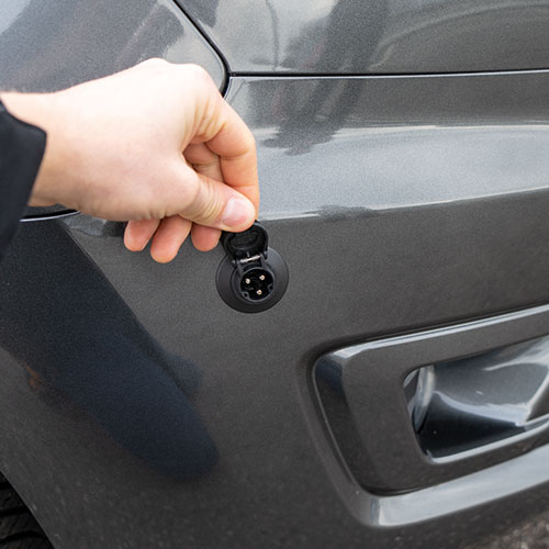 Behindertengerechter Ford Tourneo Connect, Selbstfahrerumbau, seitliche Rampe, Luftfahrwerk, Space Drive, Rolliverladung, 2 Wege Joystick, GB Schieber, Dockingstation, Sodermanns