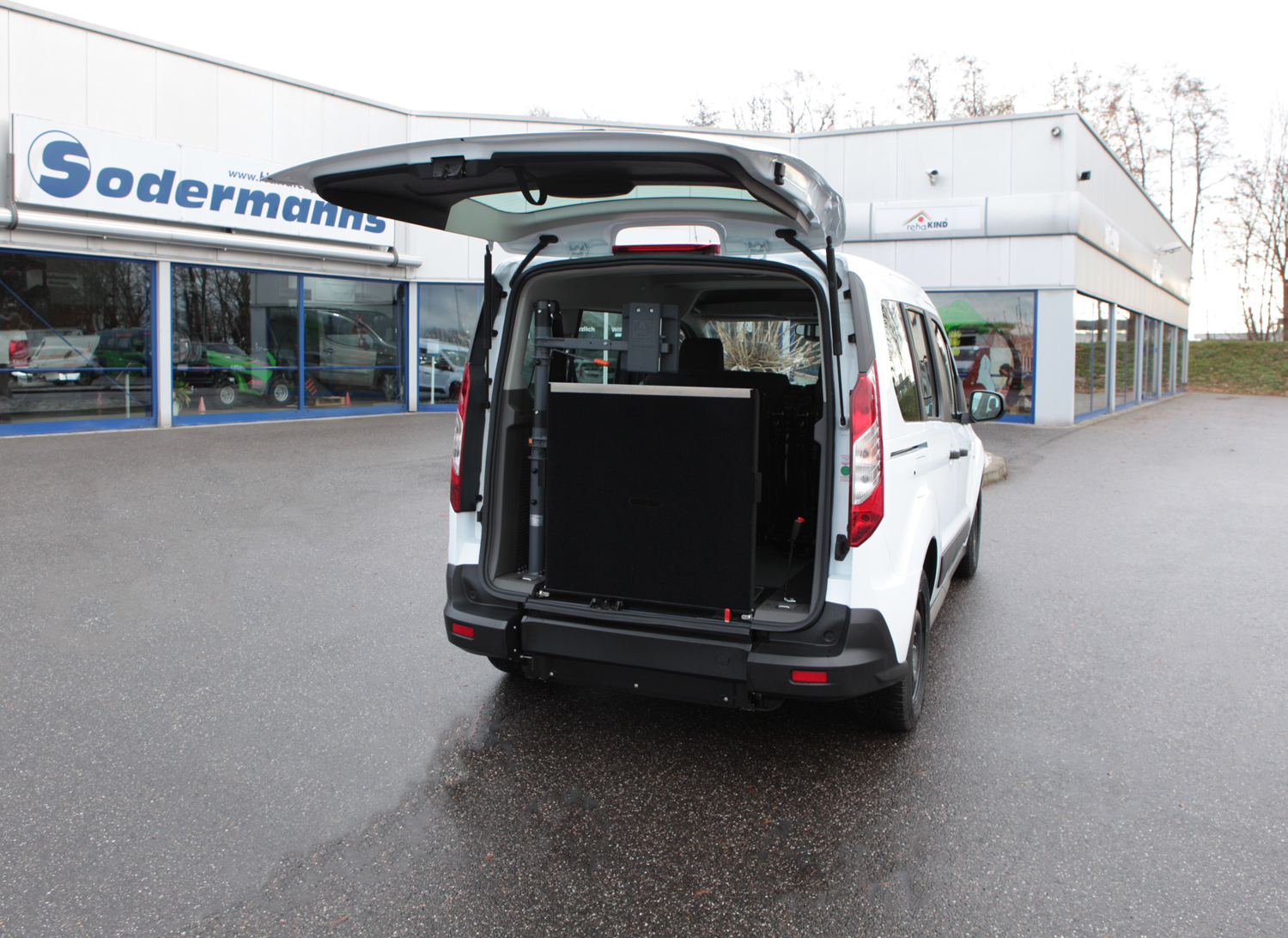 Behindertengerechter Ford Tourneo Connect Beifahrerumbau
