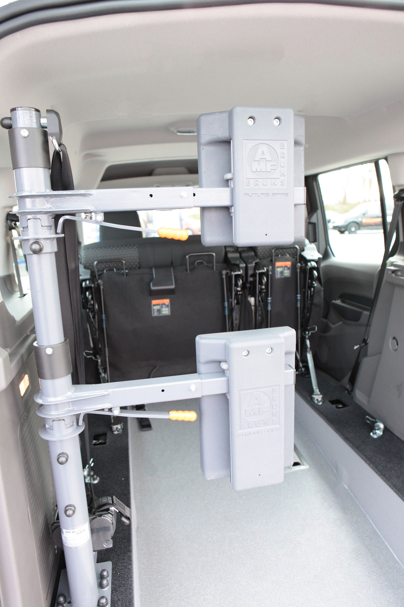 Behindertengerechter Ford Tourneo Connect Beifahrerumbau